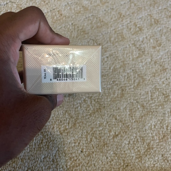 Tom Ford Fragrance in Elegant Cream Box - Picture 5 of 5